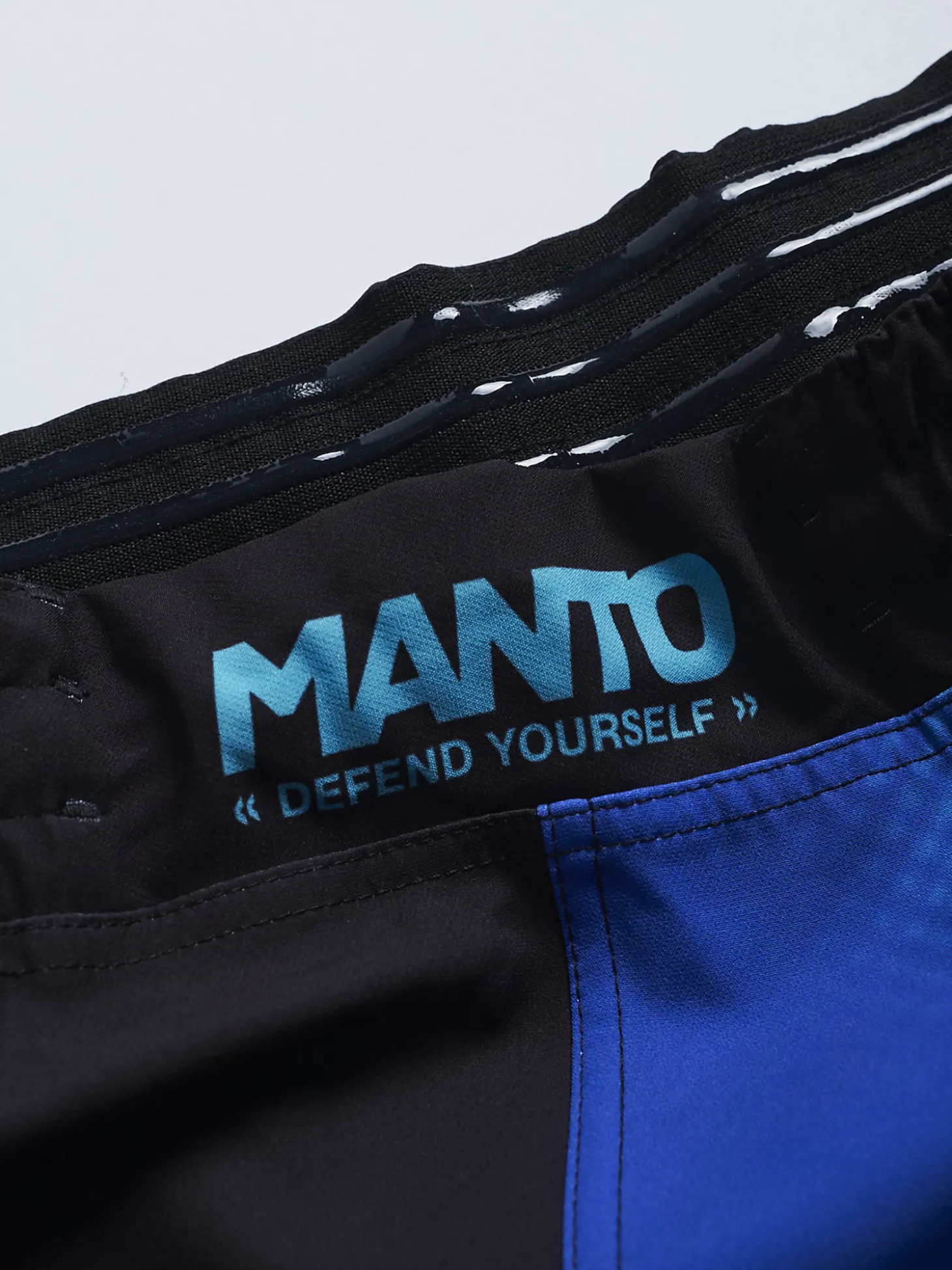 MANTO fight shorts ATOMIC blau