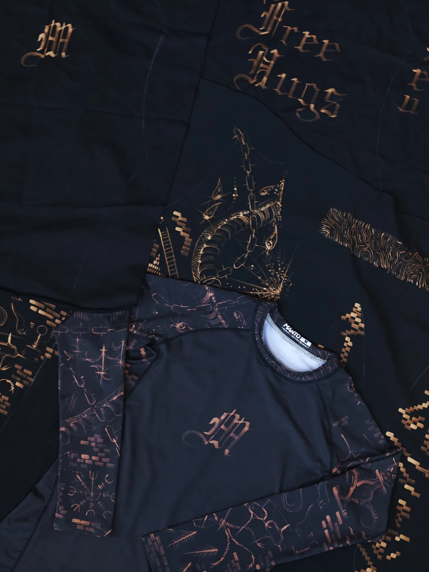 MANTO longarm rashguard FREE HUGS