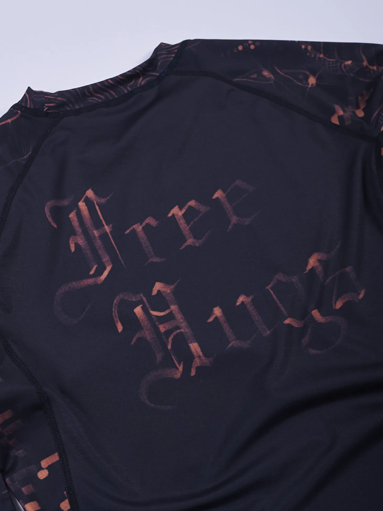 MANTO longarm rashguard FREE HUGS