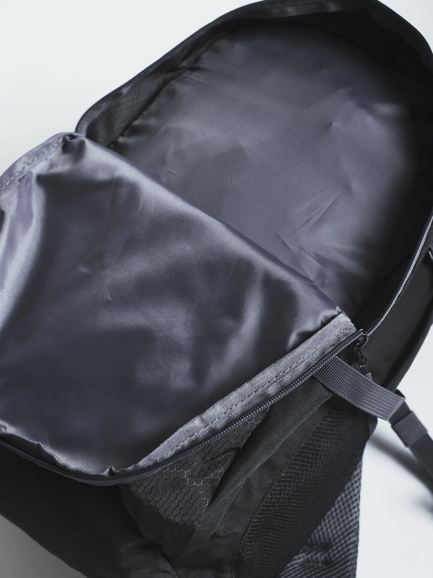 MANTO Rucksack CROSS schwarz