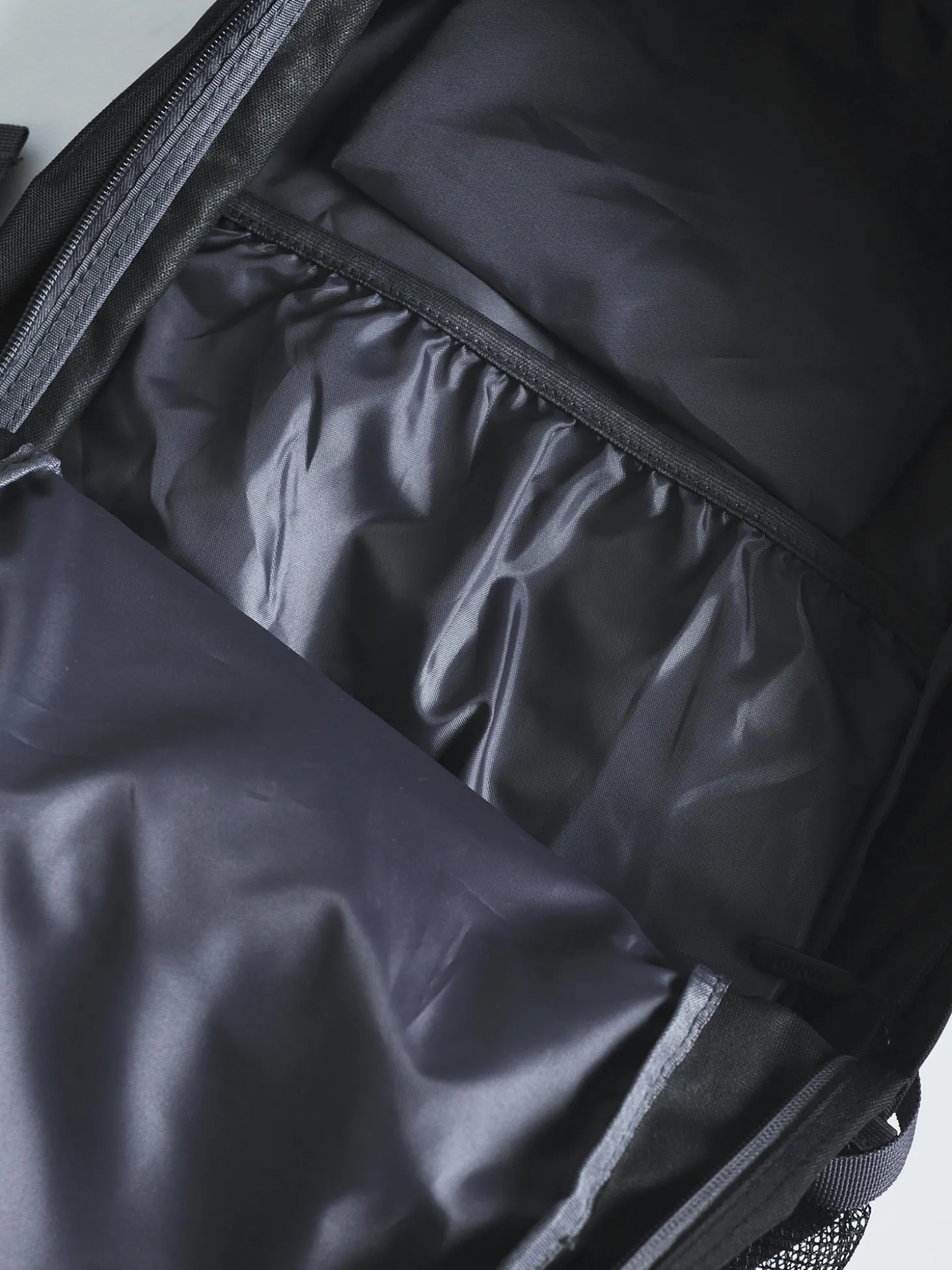 MANTO Rucksack CROSS schwarz