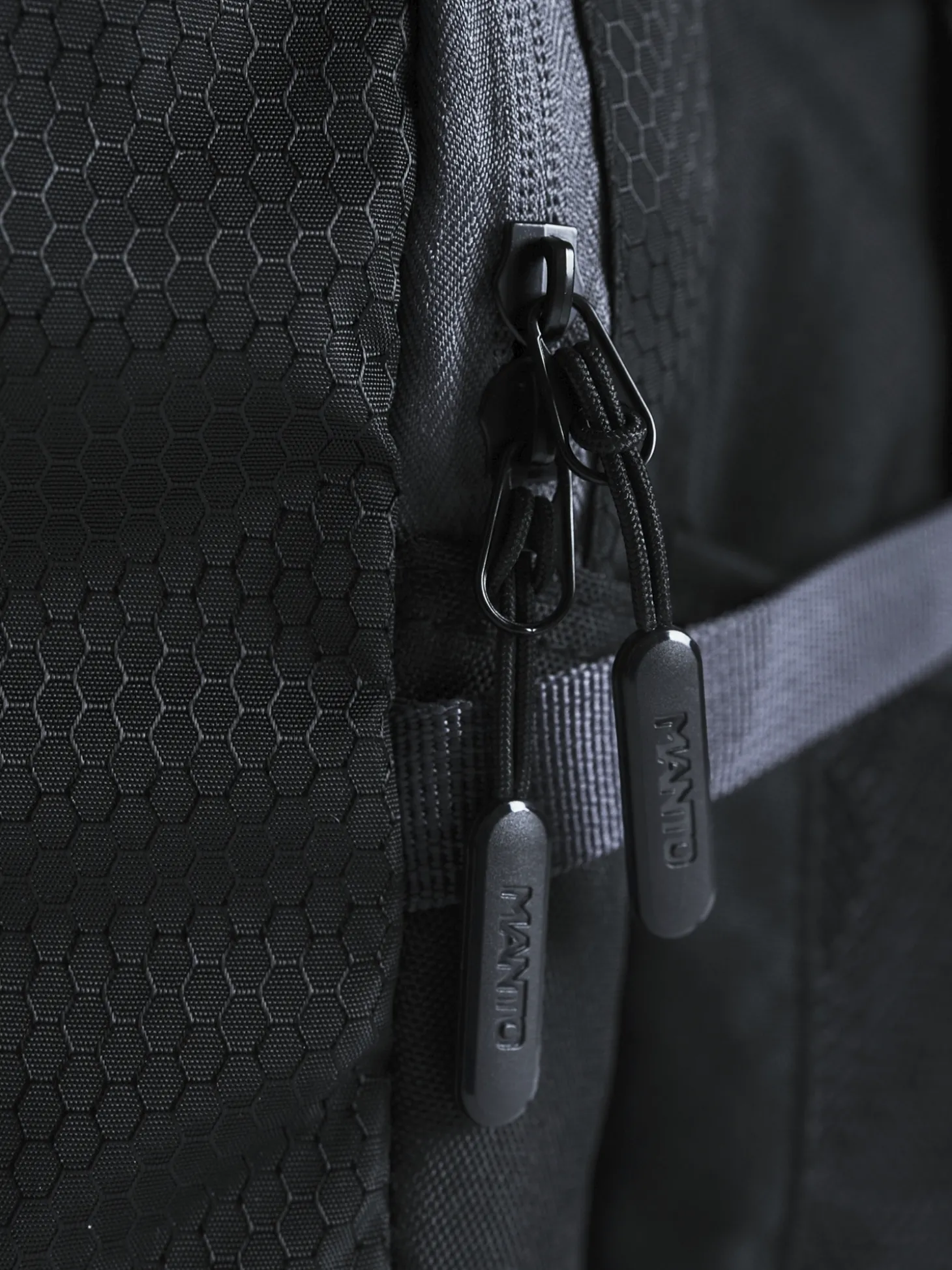 MANTO Rucksack CROSS schwarz