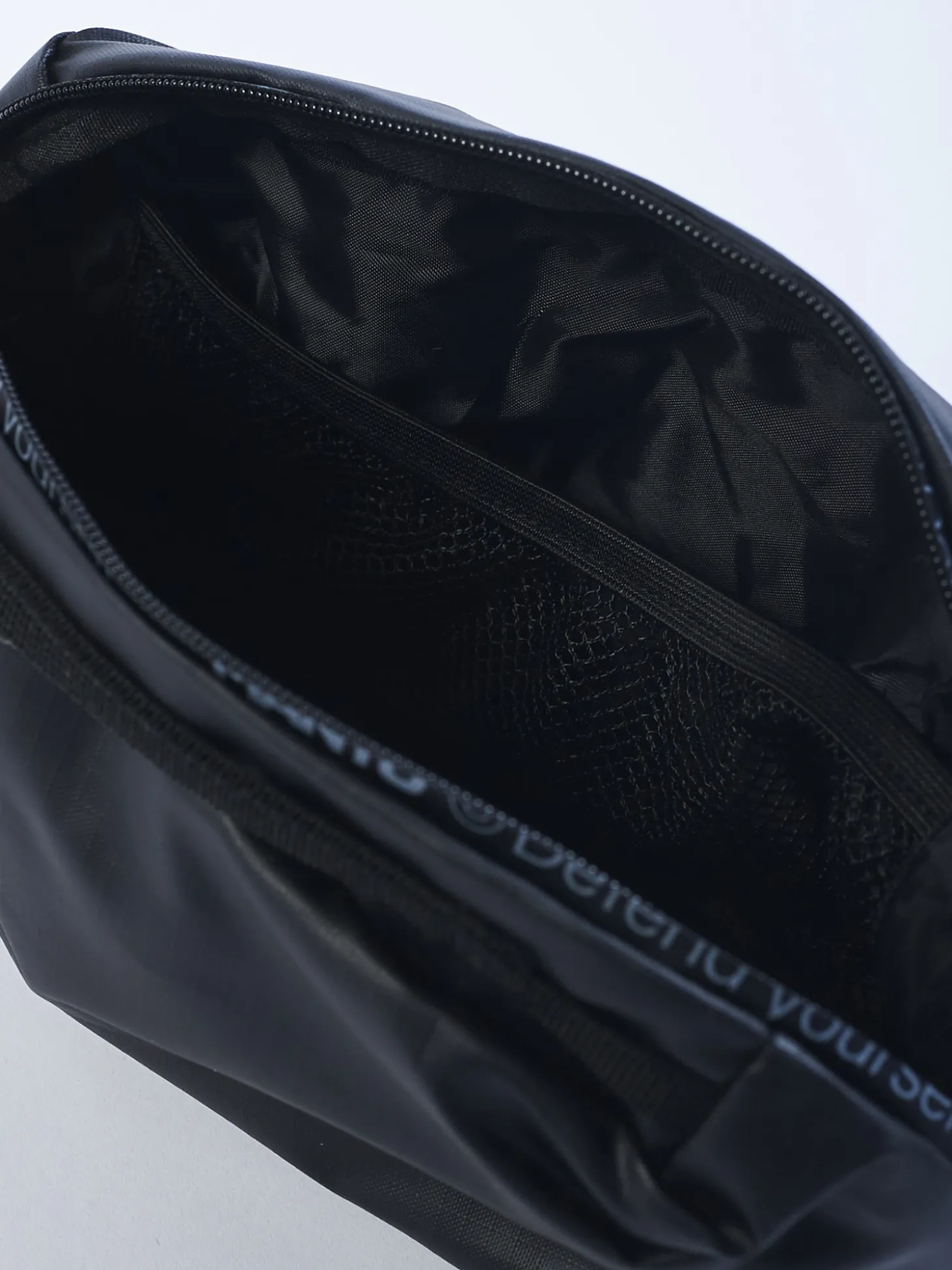 MANTO toiletry bag SOCIETY