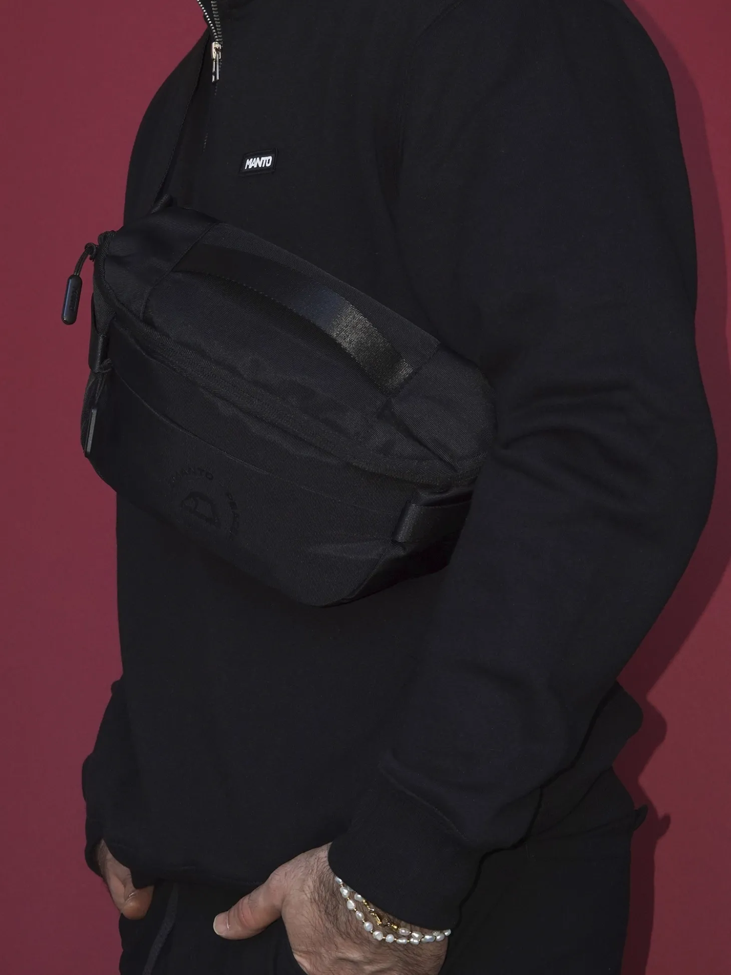 MANTO waist bag CIRCLE schwarz