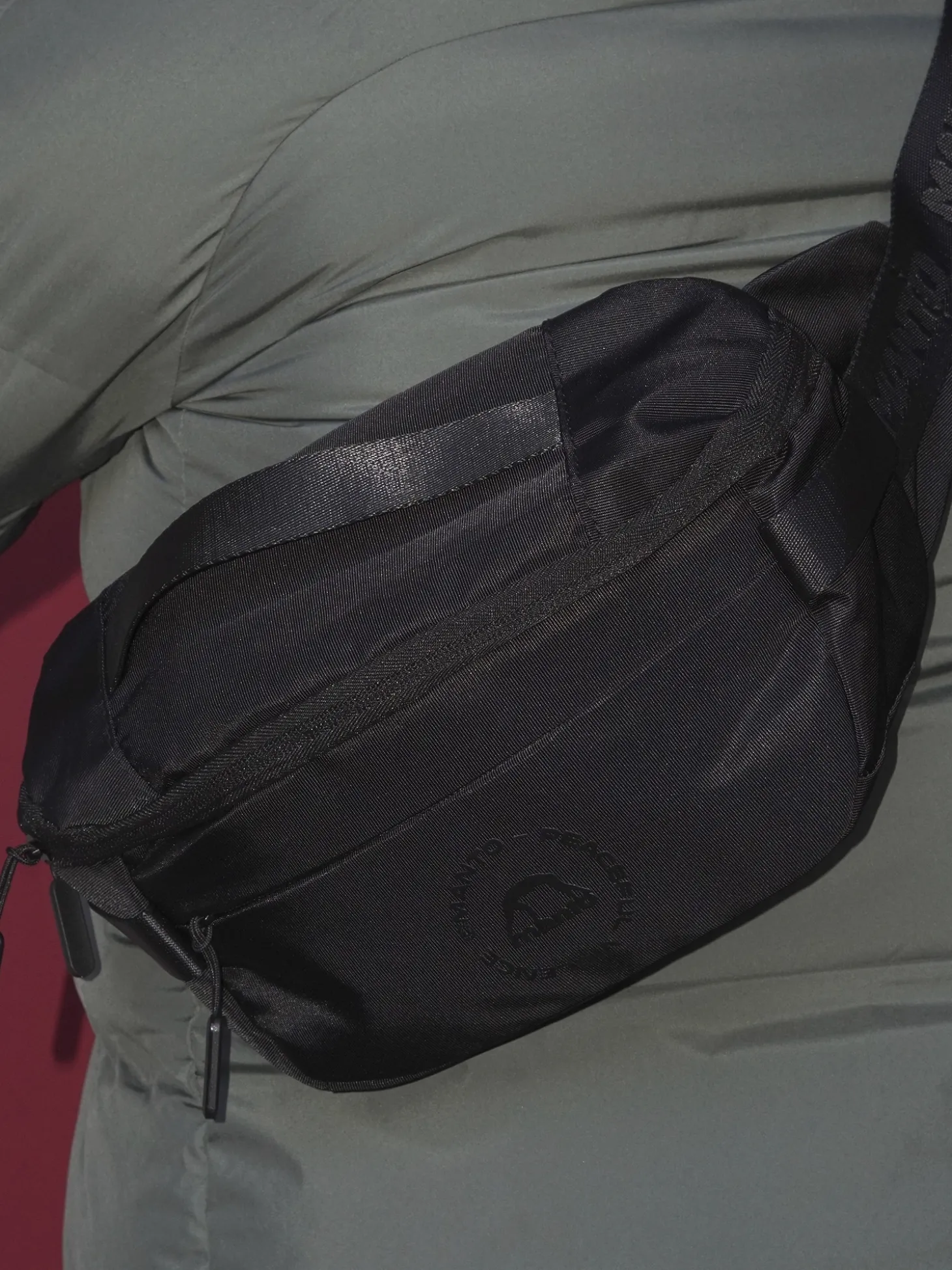 MANTO waist bag CIRCLE schwarz